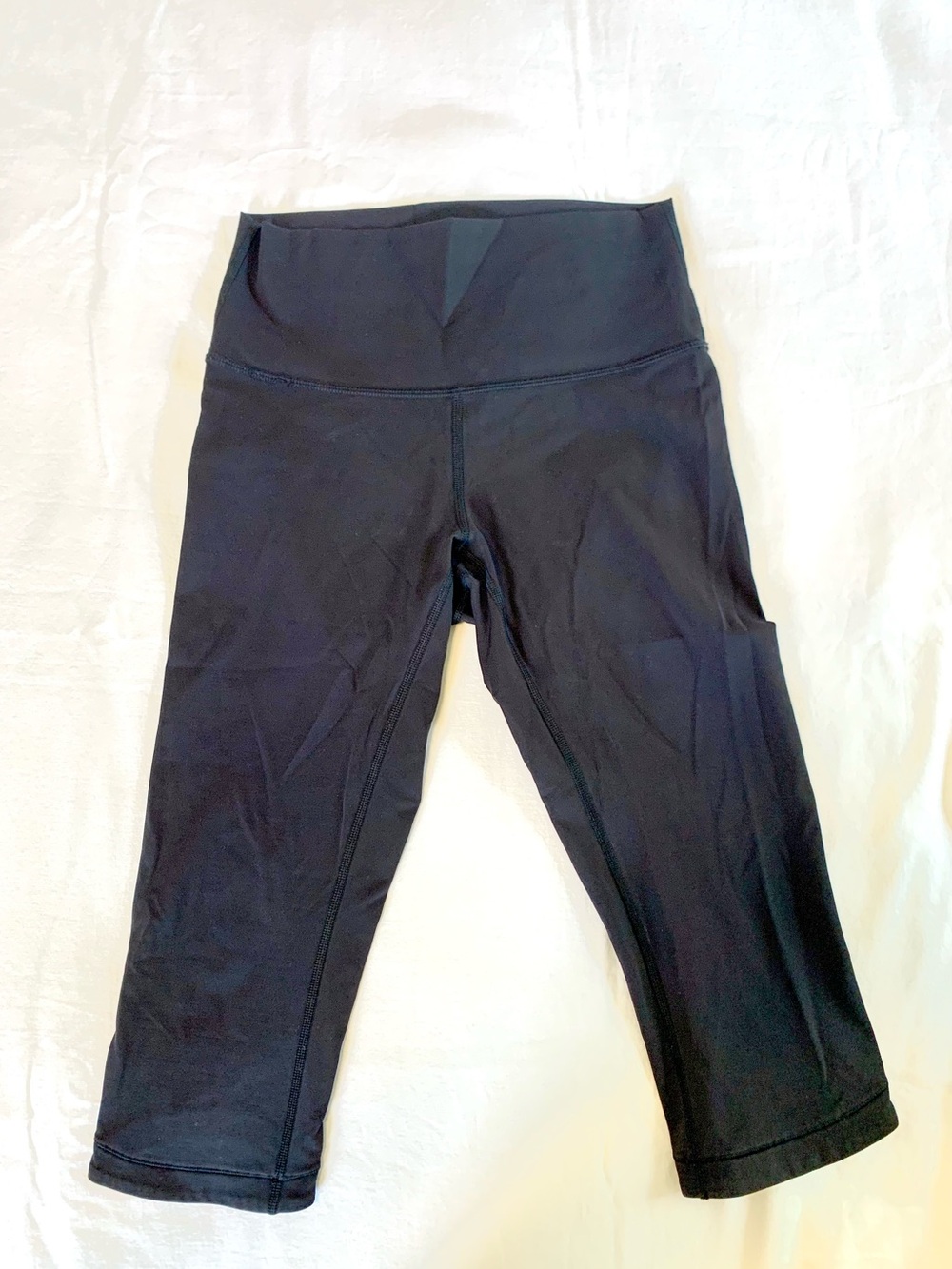 Lululemon wonderunder luxtreme  Black Crop leggings size 6.